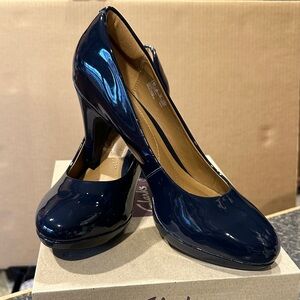 Clarks Women's Navy Brier Heels. Sz 9